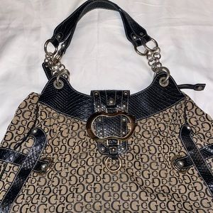 Guess purse in great condition!